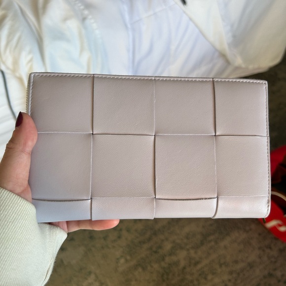 NWT bottega veneta cassette zip wallet - Picture 5 of 9